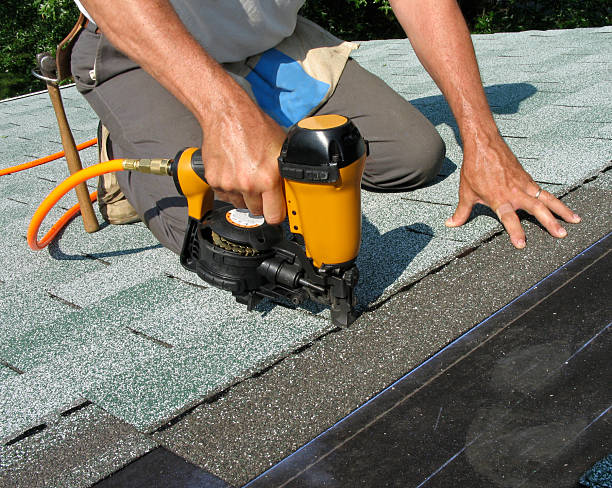 Best Roof Gutter Cleaning  in Woodlake, CA